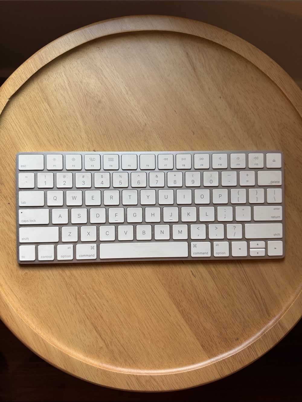 Apple Magic Keyboard READ FULL DESCRIPTION